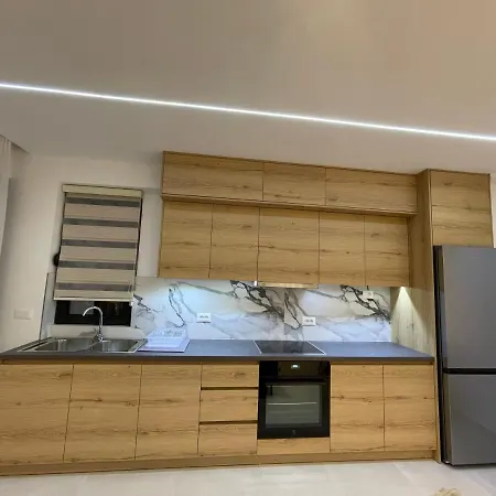 Lux Sarandë